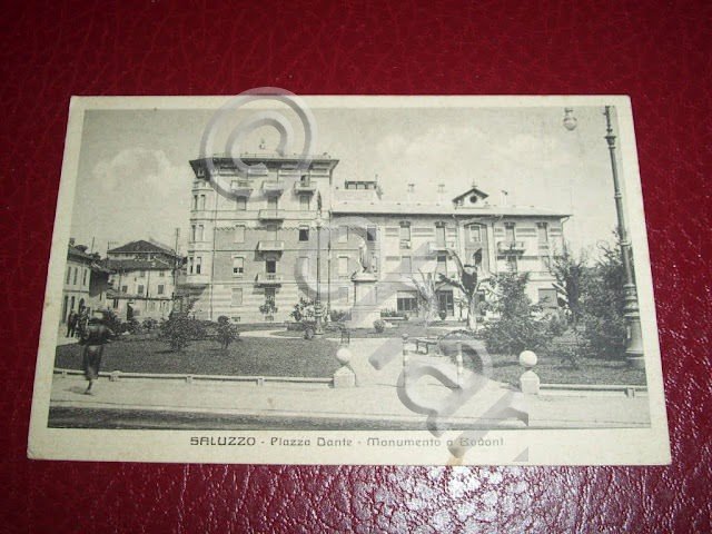Cartolina Saluzzo - Piazza Dante e Mon a Bodoni 1942.