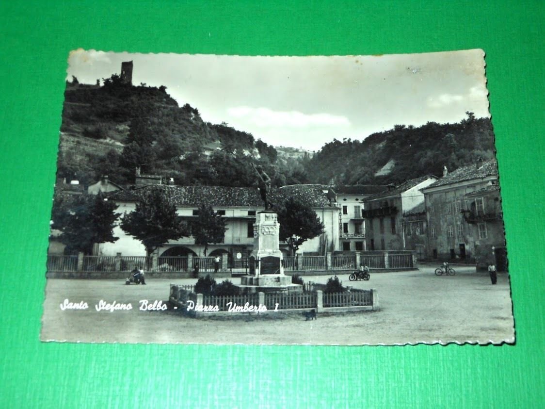 Cartolina Santo Stefano Belbo ( Cuneo ) - Piazza Umberto …