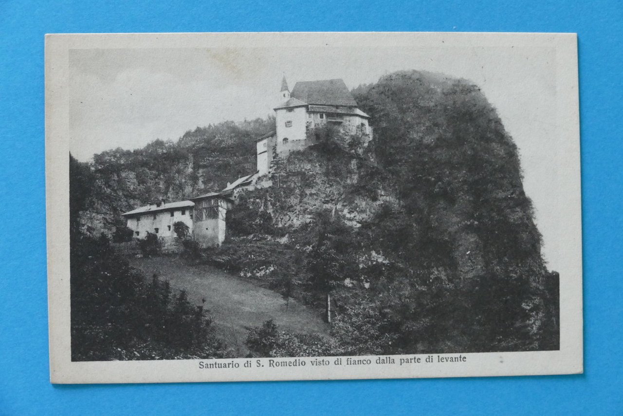 Cartolina Santuario di S. Romedio visto di fianco dalla parte …