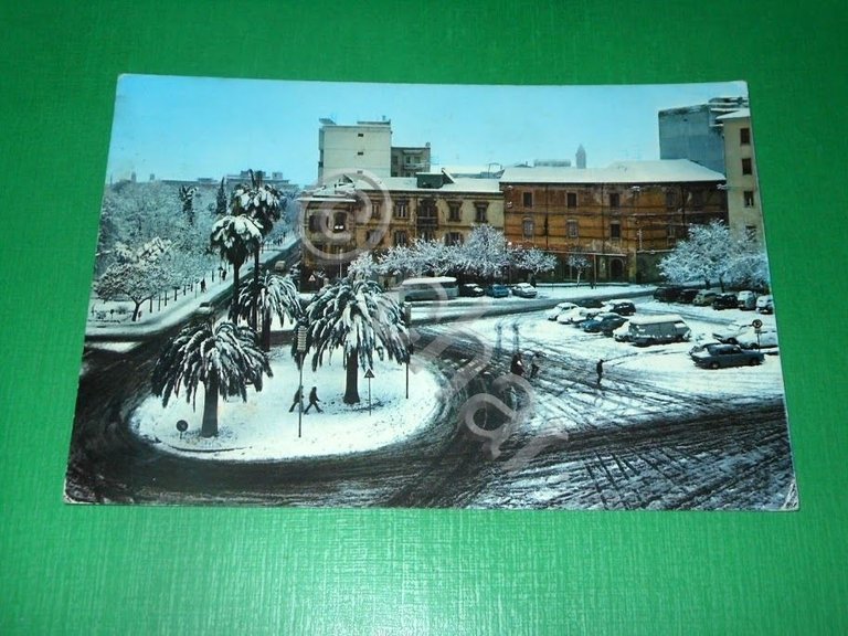 Cartolina Sassari - L'Emiciclo Garibaldi e i Giardini Pubblici 1977