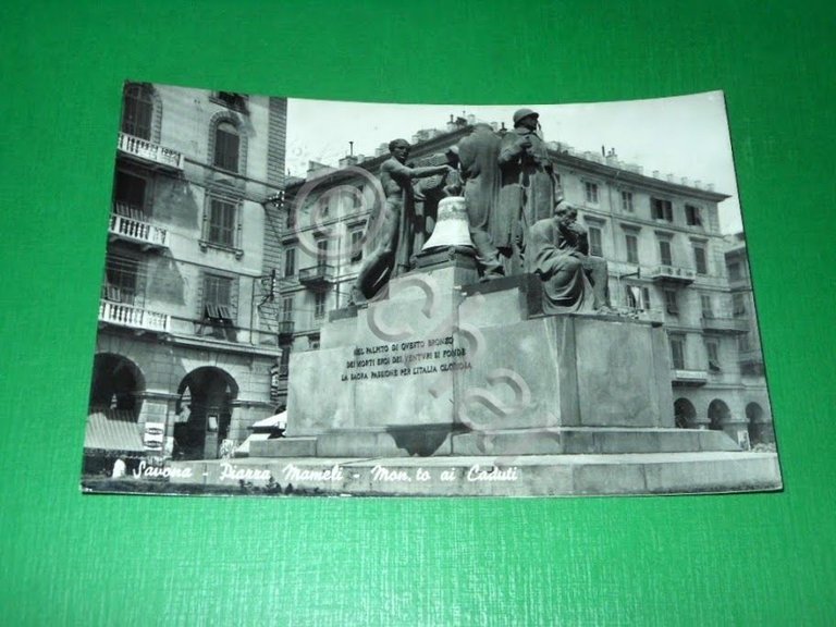 Cartolina Savona - Piazza Mameli - Monumento ai Caduti 1964.