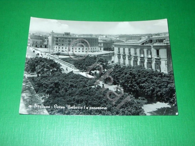 Cartolina Siracusa - Corso Umberto I e panorama 1958