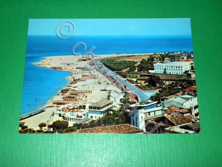 Cartolina Soverato - Lido e lungomare 1978