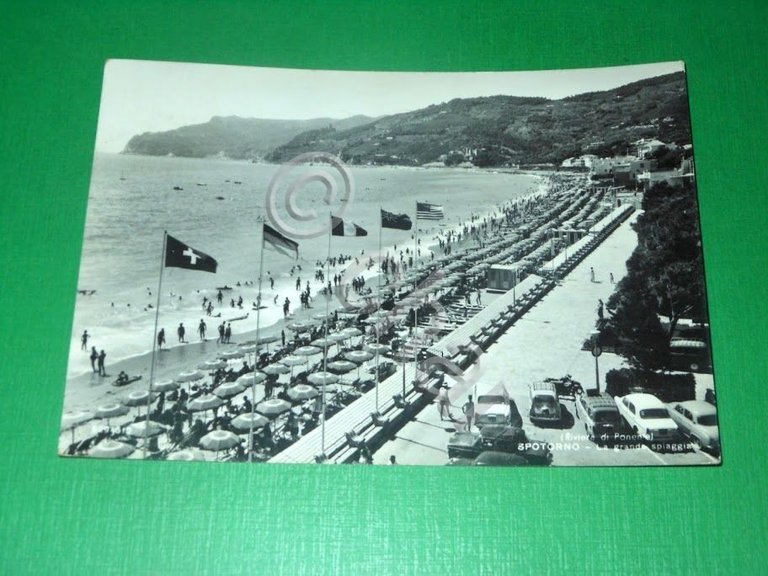 Cartolina Spotorno - La grande spiaggia 1965.