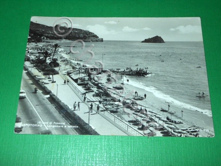 Cartolina Spotorno - Lungomare e Isolotto 1965.