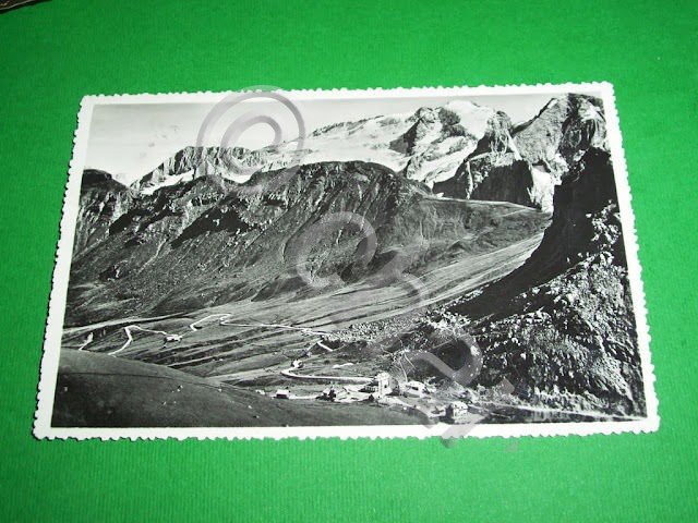 Cartolina Strada delle Dolomiti - Passo Pordoi verso la Marmolada …