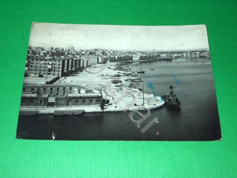 Cartolina Taranto - Via Garibaldi 1947.