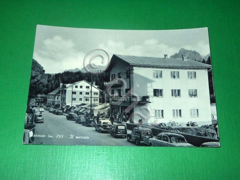 Cartolina Tarvisio - Il mercato 1955 ca.