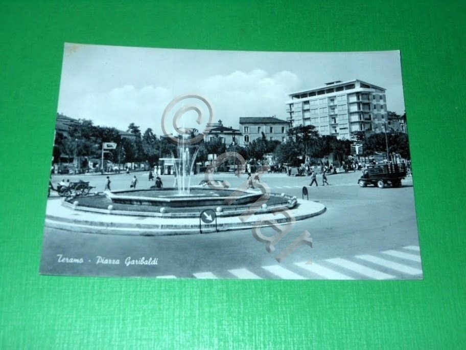 Cartolina Teramo - Piazza Garibaldi 1950 ca.