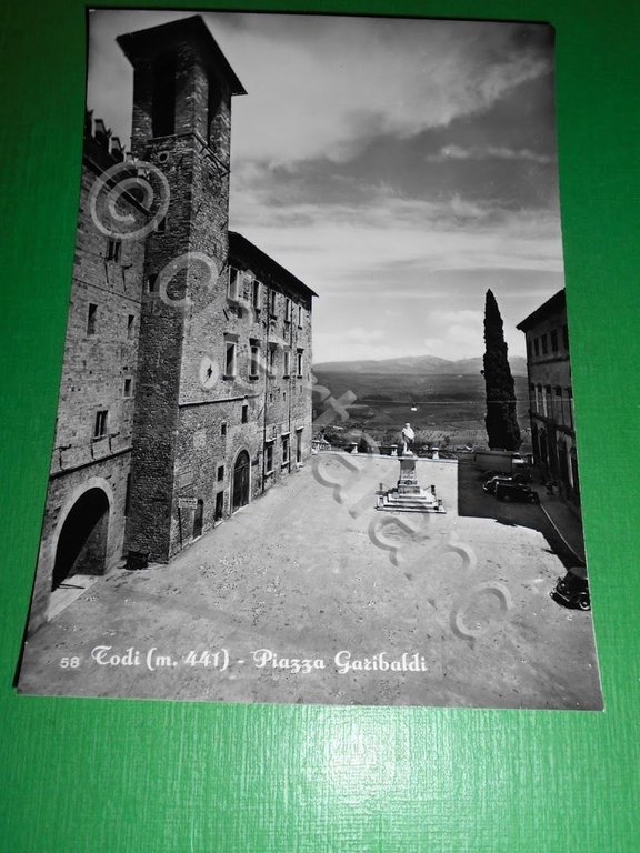 Cartolina Todi - Piazza Garibaldi 1950 ca.