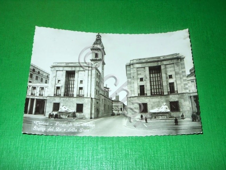 Cartolina Torino - Largo di Via Roma - Statue del …