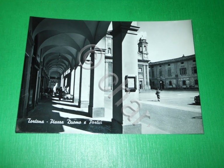 Cartolina Tortona - Piazza Duomo e Portici 1950 ca