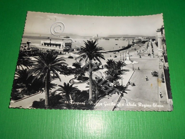 Cartolina Trapani - Piazza Garibaldi e Viale Regina Elena 1955.