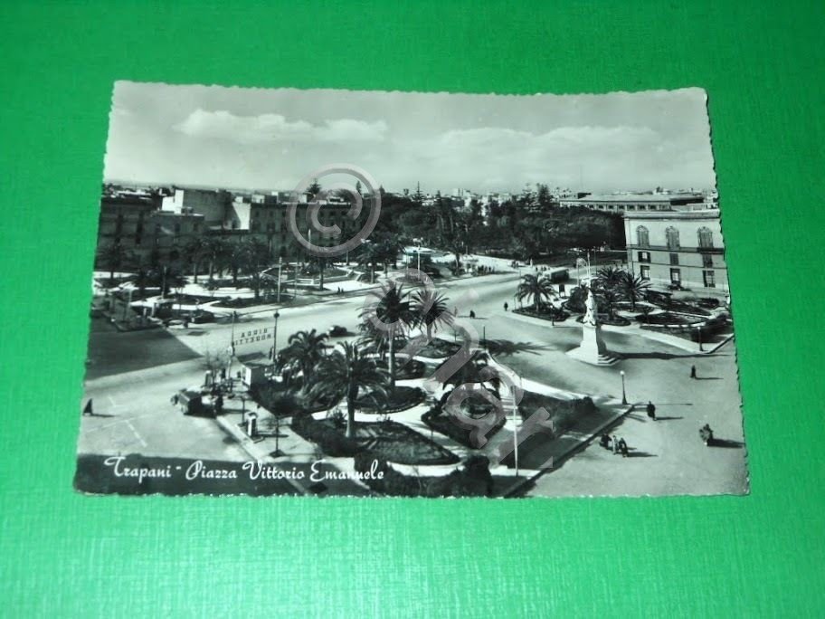 Cartolina Trapani - Piazza Vittorio Emanuele 1957.