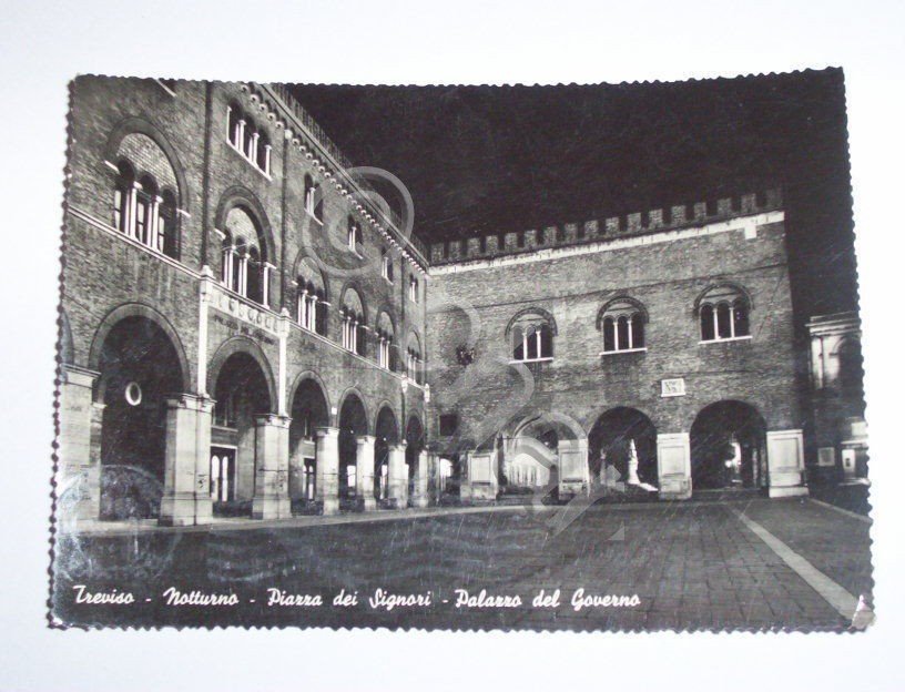 Cartolina Treviso - Piazza dei Signori 1957.