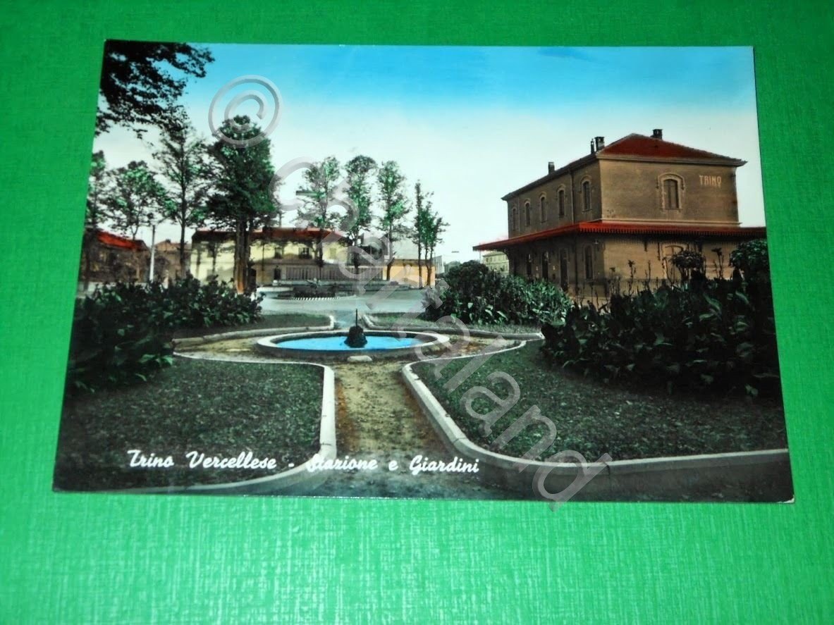 Cartolina Trino Vercellese - Stazione e Giardini 1962.