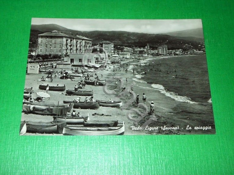 Cartolina Vado Ligure - La spiaggia 1959