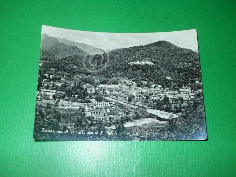 Cartolina Varallo - Panorama con il S. Monte 1953