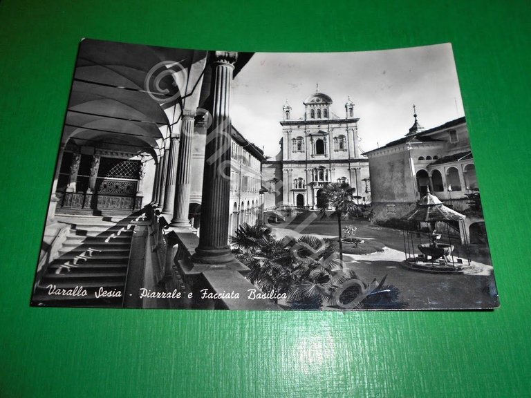 Cartolina Varallo Sesia - Piazzale e Facciata Basilica 1960.