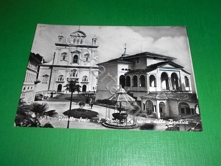 Cartolina Varallo Sesia - S. Monte - La piazza della …