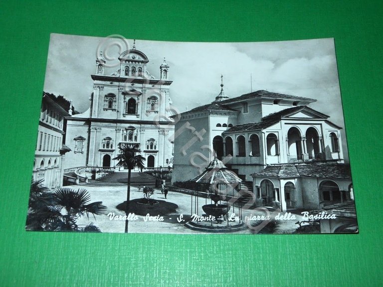 Cartolina Varallo Sesia - S. Monte - La piazza della …