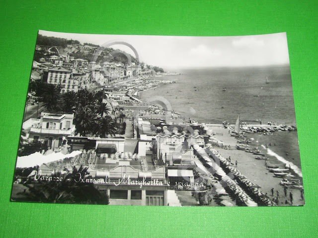 Cartolina Varazze - Kursaal Margherita e spiaggia 1950.
