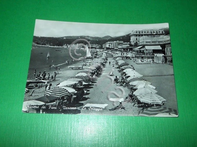 Cartolina Varazze - La spiaggia 1957.