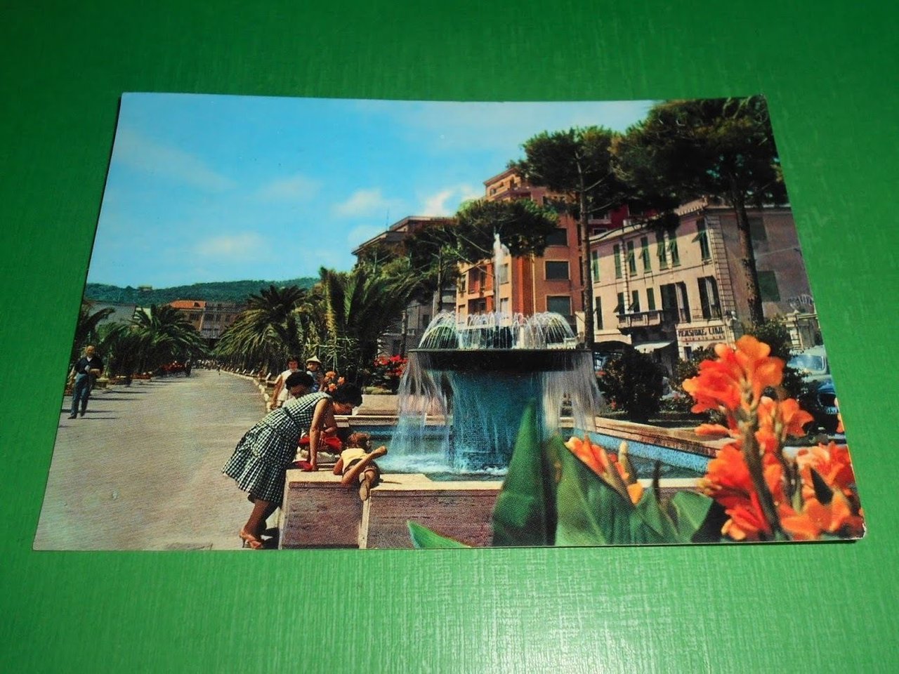 Cartolina Varazze - Nuova fontana 1965.