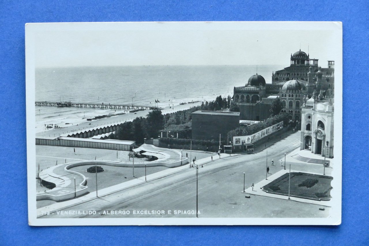 Cartolina Venezia Lido - Albergo Excelsior e spiaggia - 1942.