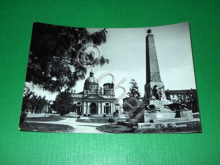 Cartolina Vercelli - Il Duomo 1953.