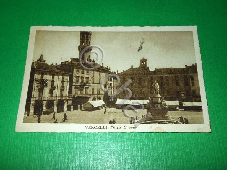 Cartolina Vercelli - Piazza Cavour 1934.