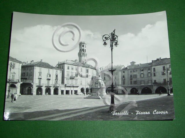 Cartolina Vercelli - Piazza Cavour 1955 ca.