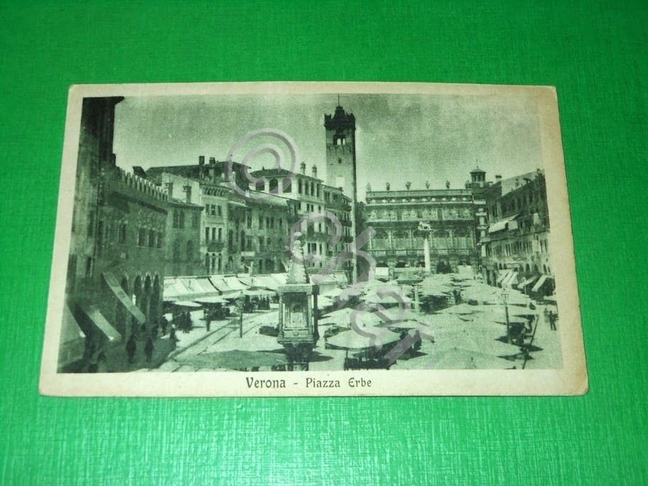 Cartolina Verona - Piazza Erbe 1930 ca..