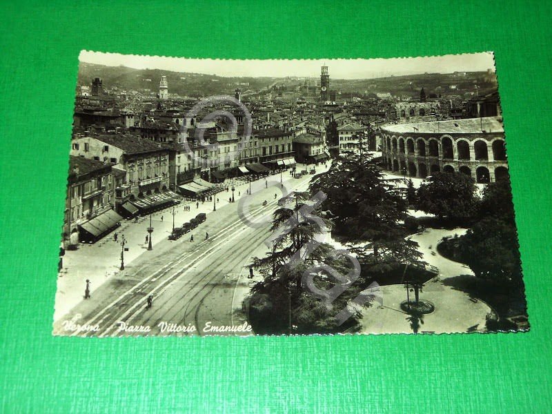 Cartolina Verona - Piazza Vittorio Emanuele 1940 .