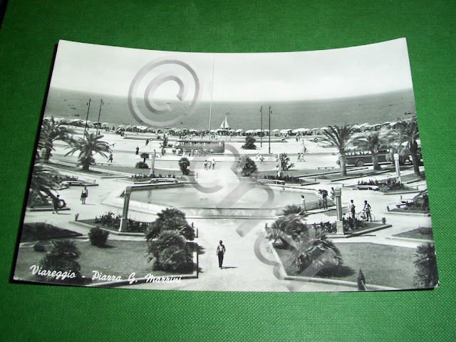 Cartolina Viareggio - Piazza G. Mazzini 1959