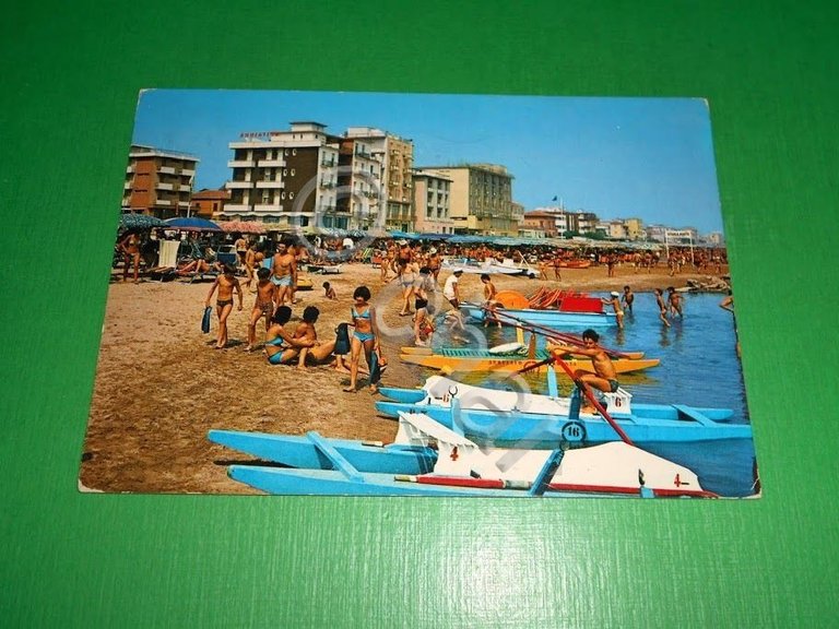 Cartolina Viserba - Spiaggia e alberghi 1979