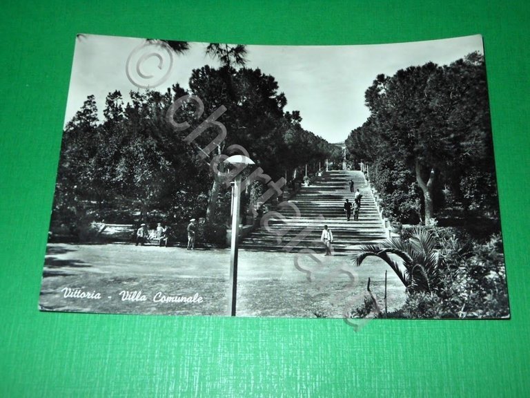 Cartolina Vittoria ( Ragusa ) - Villa Comunale 1963