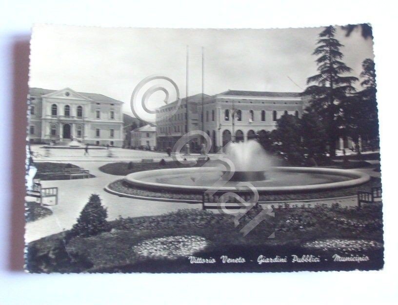Cartolina Vittorio Veneto - Giardini Pubblici 1950.