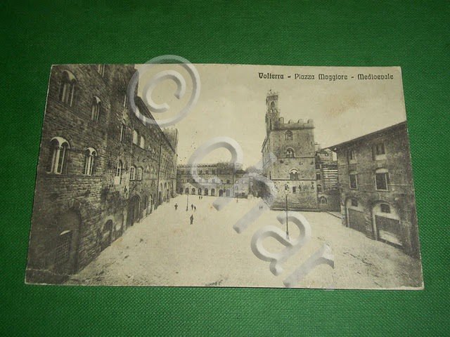 Cartolina Volterra - Piazza Maggiore - Medioevale 1930.