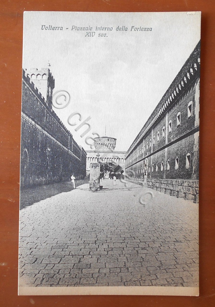 Cartolina Volterra - Piazzale interno della fortezza XIV sec. - …