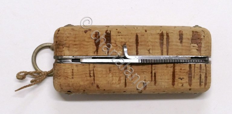 Coltellino apriscatole richiudibile impugnatura in sughero galleggiante anni '50