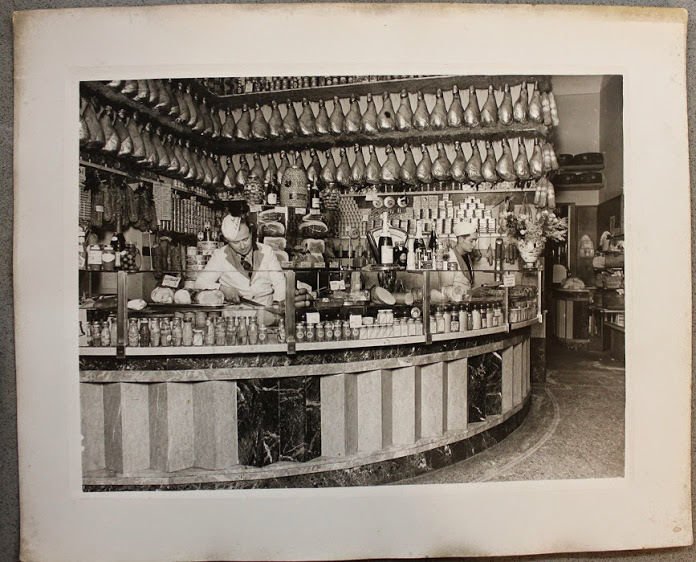Foto d'epoca Ottolenghi interno negozio alimentari Torino 1938