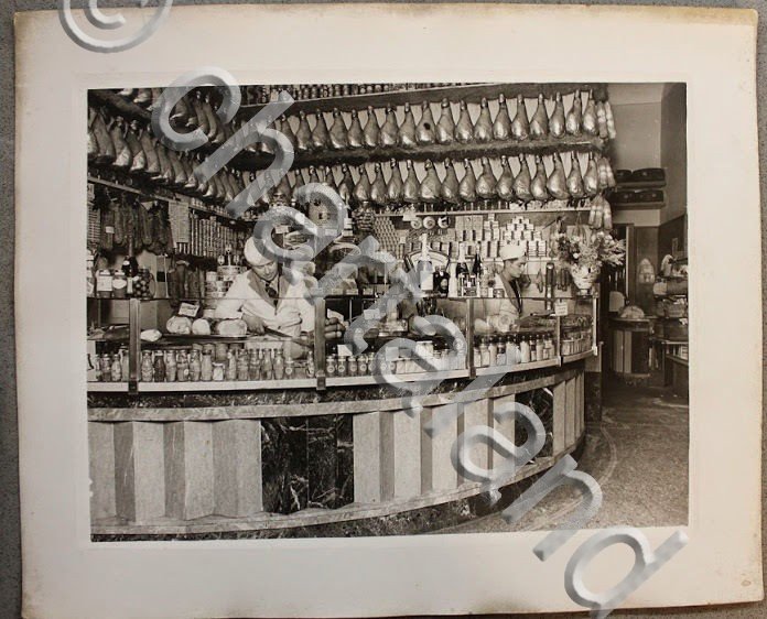 Foto d'epoca Ottolenghi interno negozio alimentari Torino 1938