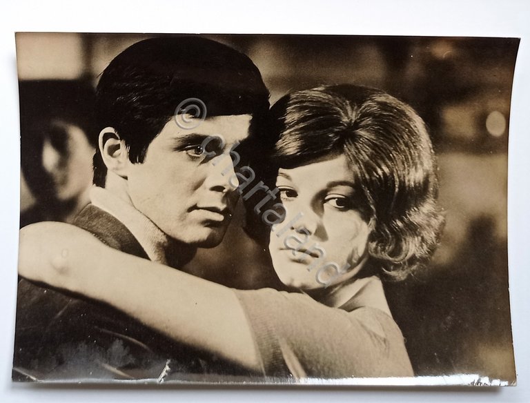 Foto dell'Agenzia Farabola Milano - Stefania Sandrelli con Charles Belmont 1963