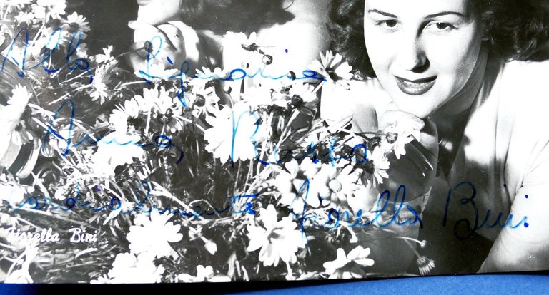 Fotocartolina con Autografo della cantante Fiorella Bini - 1955 ca. | Immagine Gallery 2