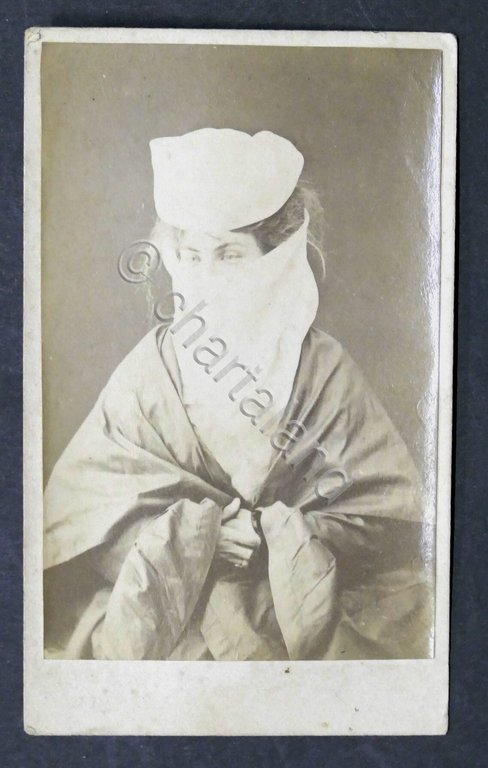 Fotografia albumina - Donna dell'alta borghesia di Costantinopoli - fine …