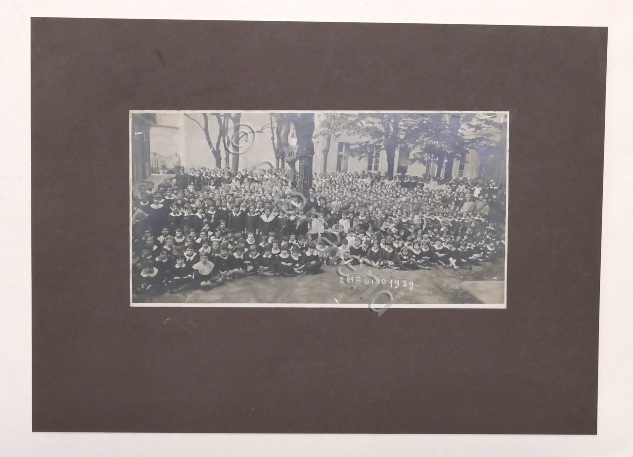 Fotografia alunne e insegnanti Scuola femminile via Vittorio Alfieri Milano …