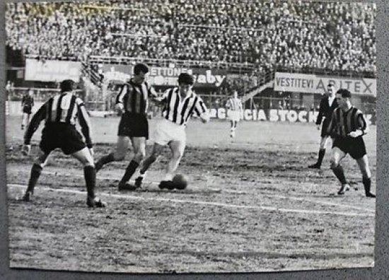 Fotografia Calcio Inter Juventus - dribbling Omar Sivori anni '60