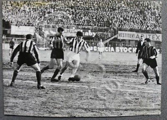 Fotografia Calcio Inter Juventus - dribbling Omar Sivori anni '60