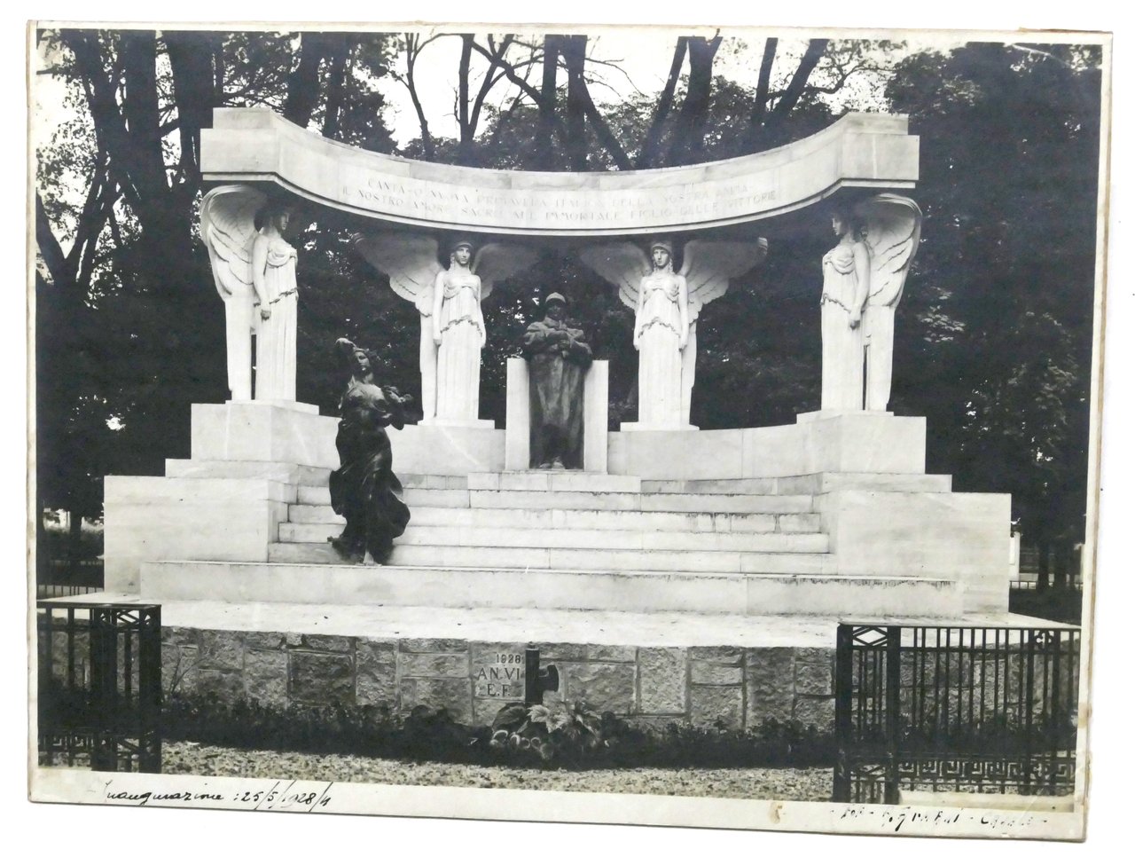 Fotografia Casale Monferrato - Monumento ai Caduti di Leonardo Bistolfi …